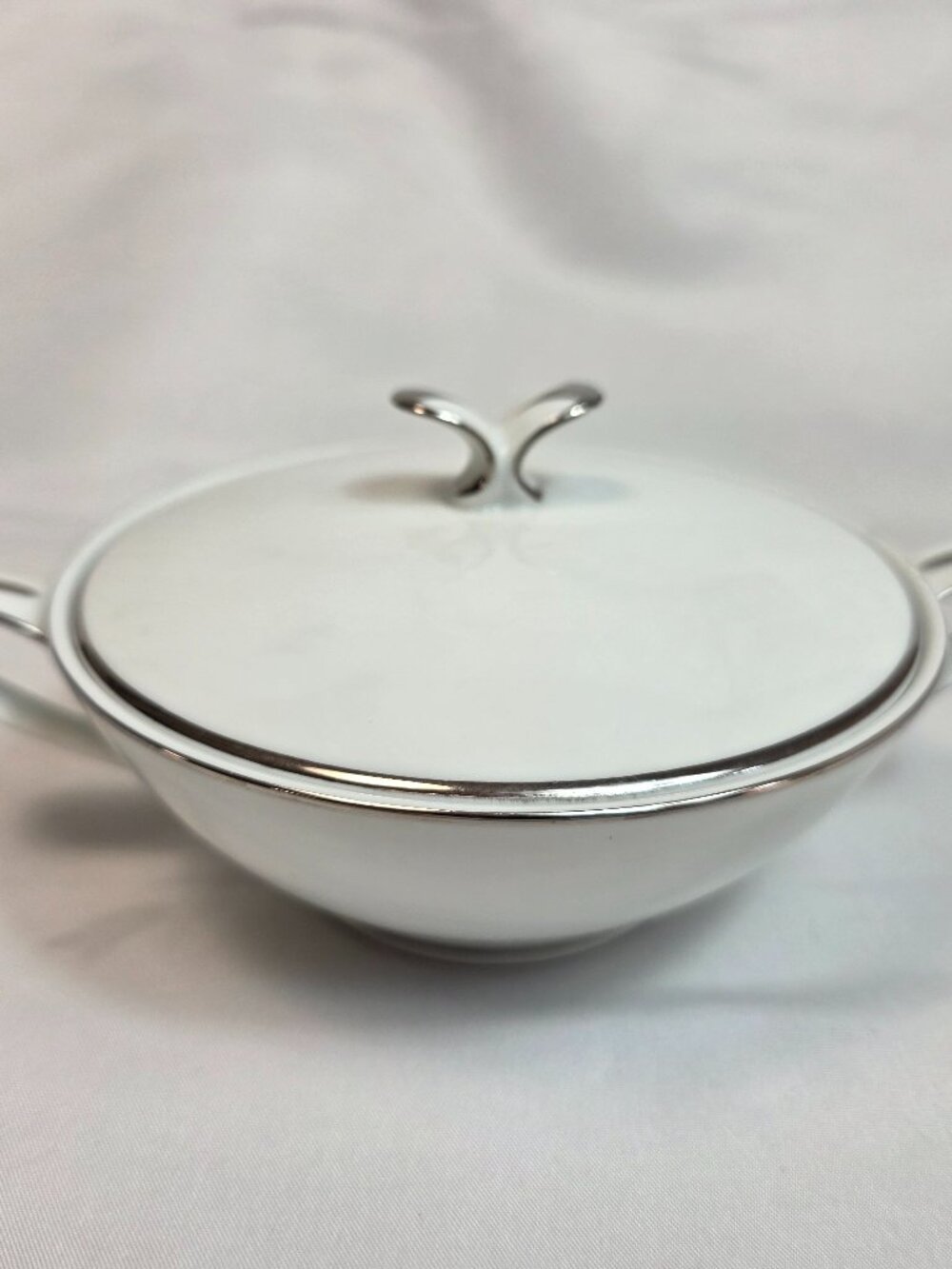 Noritake Colony Sugar Bowl & Lid White Coupe Shape Platinum Trim